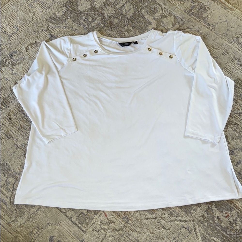 Susan graver White Button-Detail tunic length Top 4xp NWOT